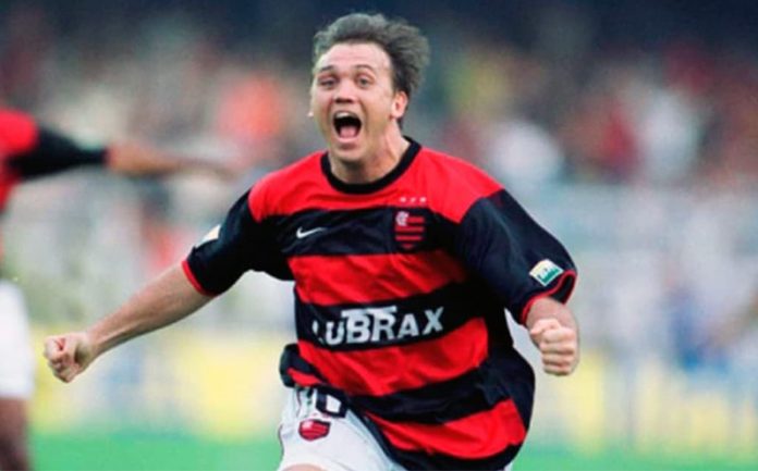 Petkovic corre pra comemorar o golaço de falta, o 3º gol do Flamengo, o gol do Tricampeonato Carioca do Flamengo 2001
