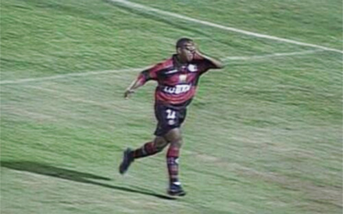 Lê marca o 3º gol do Flamengo e chora, era o gol do título rubro-negro da Copa Mercosul 1999