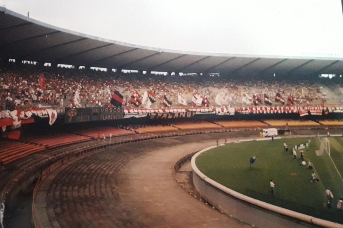 Antiga entrada das Bandeiras da Raça Rubro-Negra no antigo Maracanã