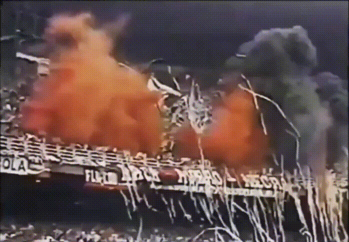 Raça Rubro-Negra fazendo uma linda festa na entrada do time em campo na Final do Campeonato Carioca de 1986