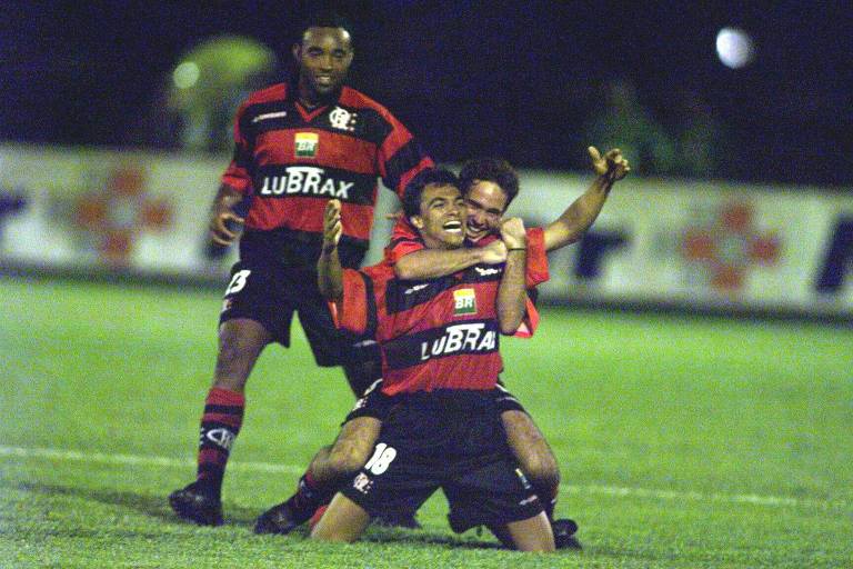 Rodrigo Mendes marca o 2º gol do Flamengo, um belo gol, no 2º jogo da final da Copa Mercosul de 1999