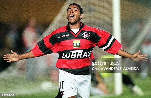 Romário marca um dos seus 4 gols na goleada do Flamengo por 7x0 sobre a Universidad de Chile, no Maracanã no dia 7 de outubro de 1999. FOTO: Vanderlei Almeida