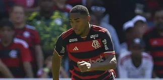 Lorran em campo pelo Flamengo