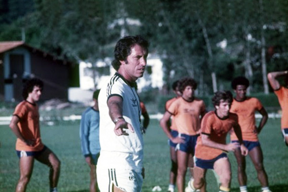 Claudio Coutinho comandando mais um treino do Flamengo no final dos anos 70
