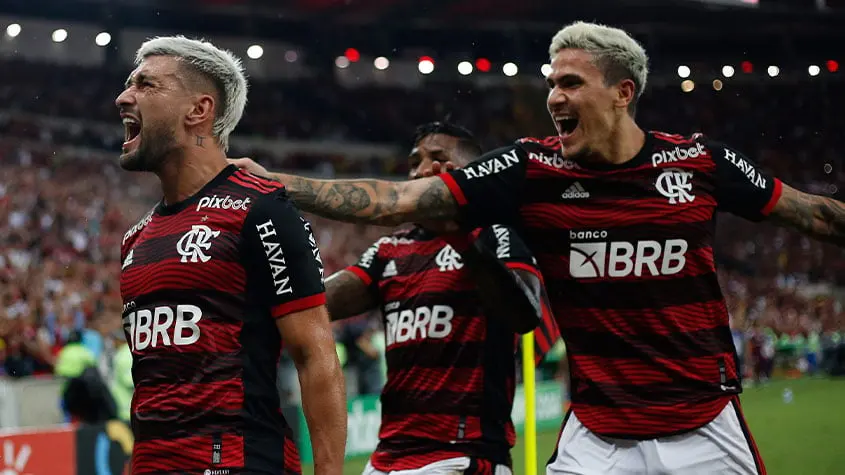 Arrascaeta marca e comemora o gol da vitória do Flamengo por 1x0 sobre o São Paulo, em partida que levou o Flamengo a Final da Copa do Brasil 2022