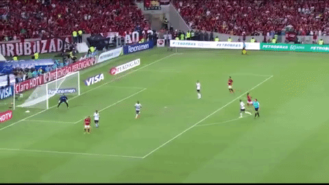 Elias marca o 1º gol do Flamengo na vitória por 2x0 sobre o Atlético-PR, na Final da Copa do Brasil 2013