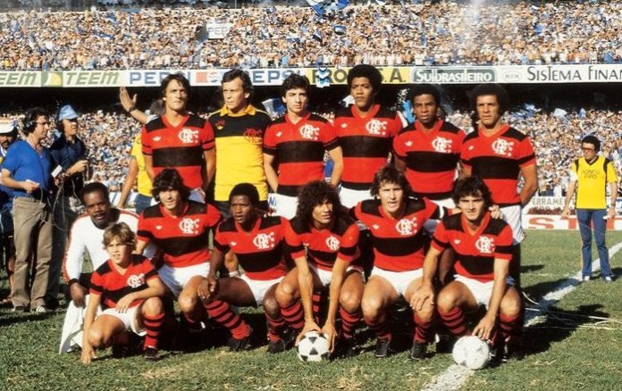 Time do Flamengo 1982: Leandro, Raul, Figueiredo, Marinho, Andrade e Júnior; Lico, Adílio, Nunes, Zico e Tita