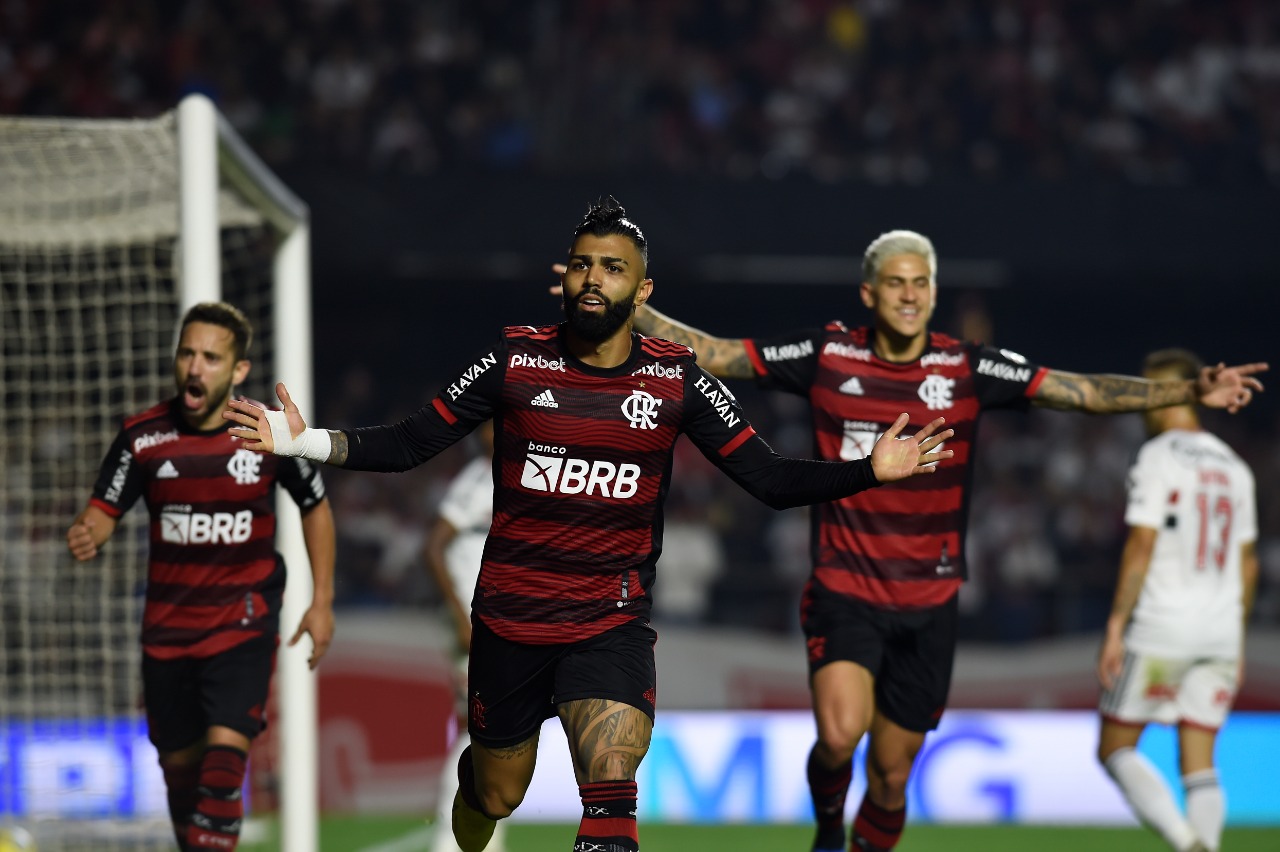 Gabigol marca na vitória do Flamengo por 3x1 sobre o São Paulo, fora de casa, pela semifinal da Copa do Brasil 2022