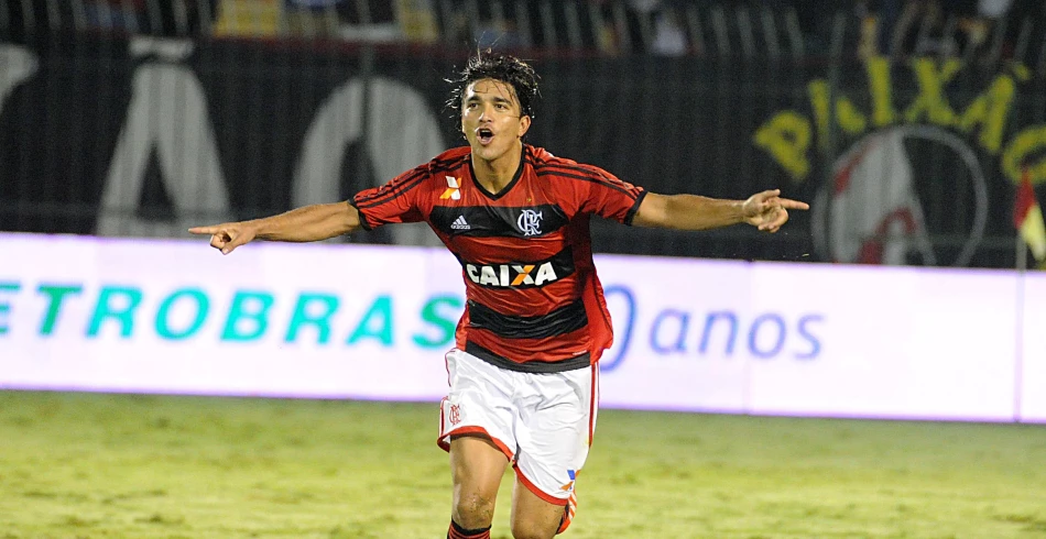 Marcelo Moreno marca o gol da vitória do Flamengo por 2x1 sobre o Asa de Arapiraca, pela 3ª fase da Copa do Brasil 2013