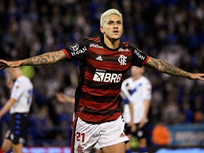 Pedro comemora um dos seus 3 gols na vitória do Flamengo por 4x0 sobre o Velez, fora de casa, pela Copa Libertadores 2022