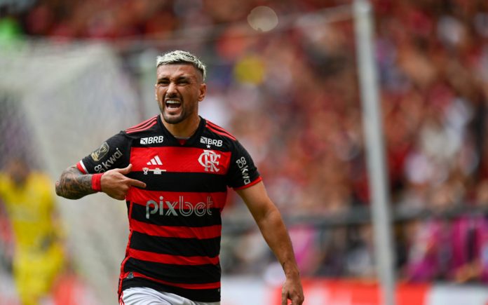 Arrascaeta comemora o 1º gol do Flamengo no 1º jogo da Final da Copa do Brasil 2024