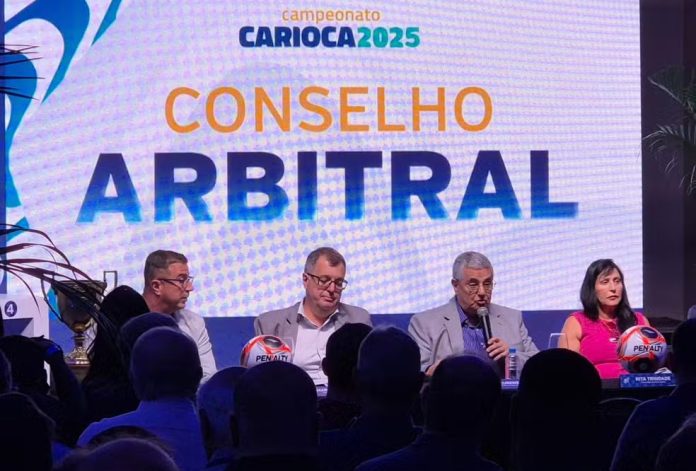 Arbitral da Ferj debate regulamento do Carioca de 2025 — Foto: Ronald Lincoln