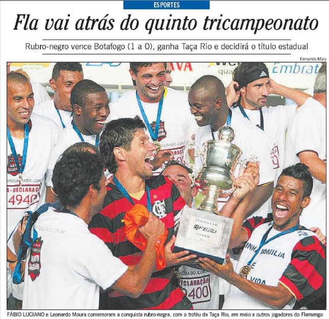 O capitão Fábio Luciano, Leonardo Moura, e demais jogadores na conquista do Flamengo Campeão da Taça Rio 2009