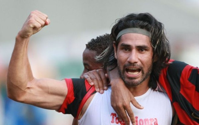 O atacante Josiel foi o artilheiro do Flamengo no Tricampeonato Carioca de 2009