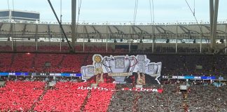 Torcida do Flamengo fazendo uma linda festa no Maracanã pelo 1º jogo da Final da Copa do Brasil