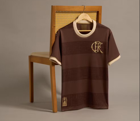 Camisa antirracista no Novembro Negro chamada "Identidade"