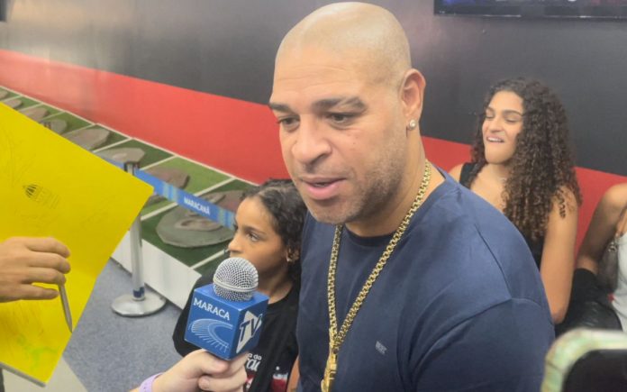 Adriano-Imperador-despedida-Flamengo-151224 Adriano Imperador momentos antes de sua despedida no Maracanã