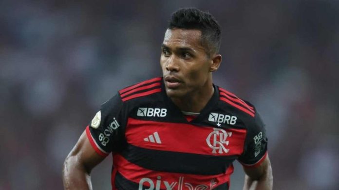 Alex Sandro em campo pelo Flamengo 2024
