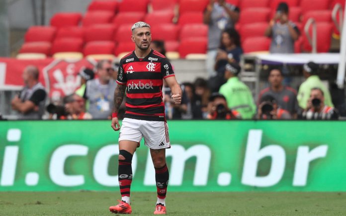 Arrascaeta em campo pelo Flamengo 2024