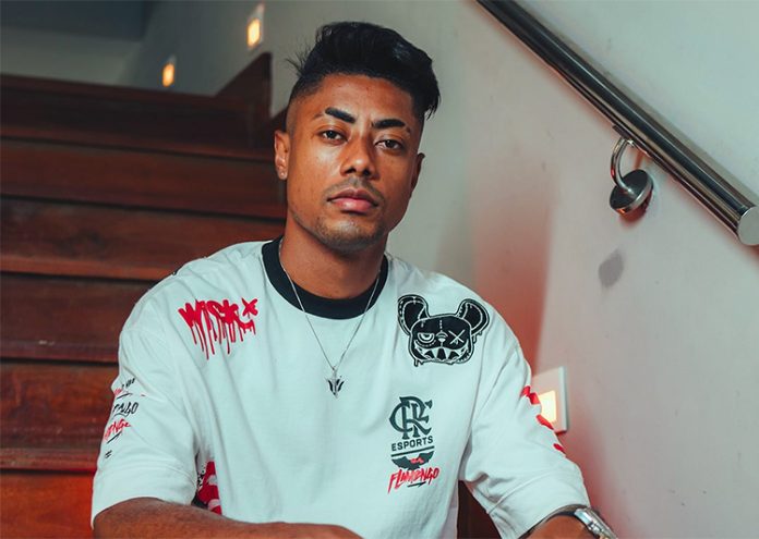 Bruno Henrique no lançamento dos uniformes do Flamengo Esports