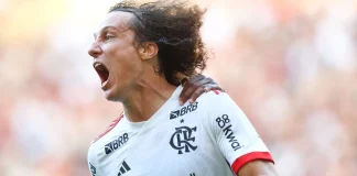 David Luiz comemora gol com a camisa do Flamengo