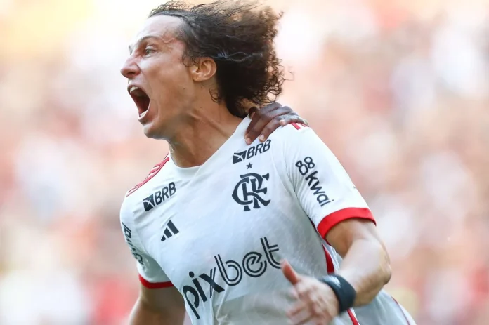 David Luiz comemora gol com a camisa do Flamengo