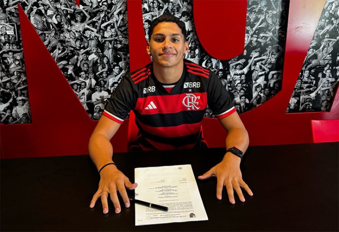 Davy Rezende assina contrato com o Flamengo