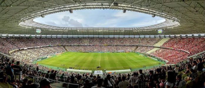 Torcida do Flamengo em peso no Estádio Castelão, em Fortaleza