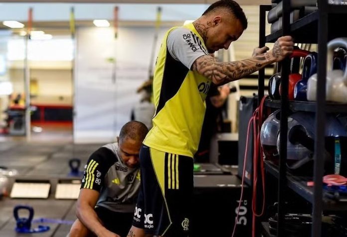 Everton Cebolinha em treino físico do Flamengo