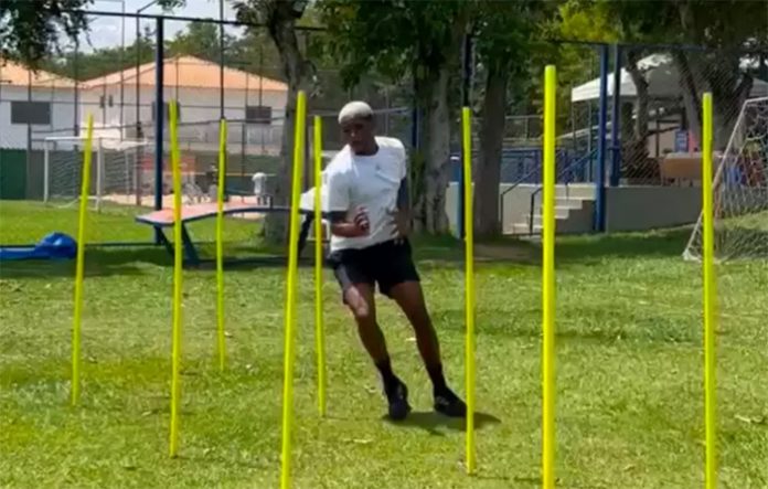 Evertton Araújo mantem a forma nas férias