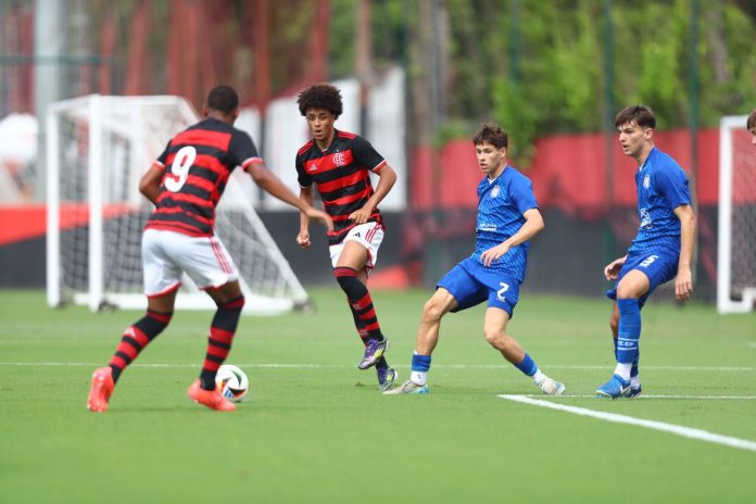 Flamengo 2 x 2 Dinamo Zagreb na Gávea - Foto: Adriano Fontes / CRF