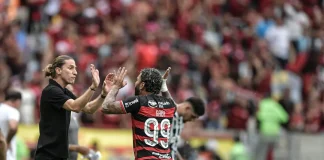 Filipe Luís e Gabigol comemoram gol na Final da Copa do Brasil 2024