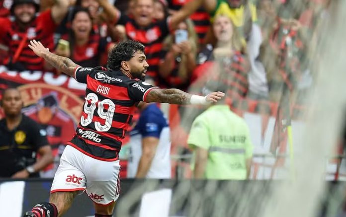 Gabigol comemora o 1º gol do Flamengo contra o Vitória