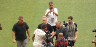 Marcos Braz e Rodolfo Landim com Gabigol em sua despedida