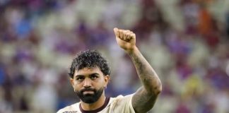 Gabigol antes do jogo entre Fortaleza x Flamengo no Castelão 2024