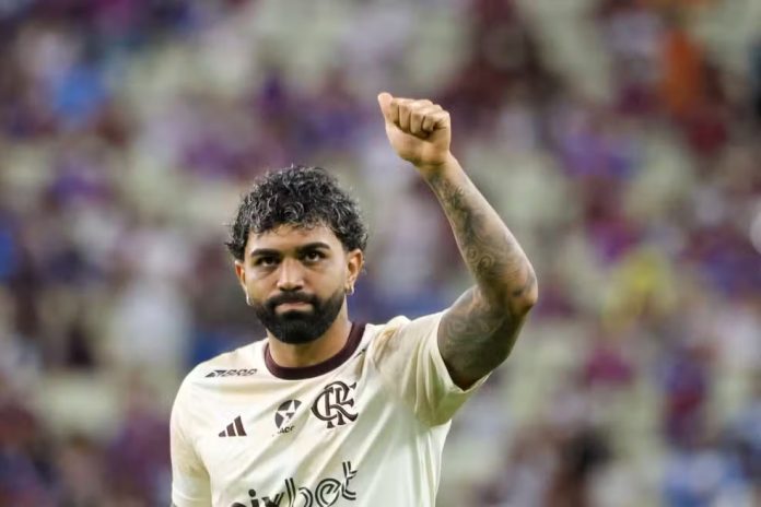 Gabigol antes do jogo entre Fortaleza x Flamengo no Castelão 2024