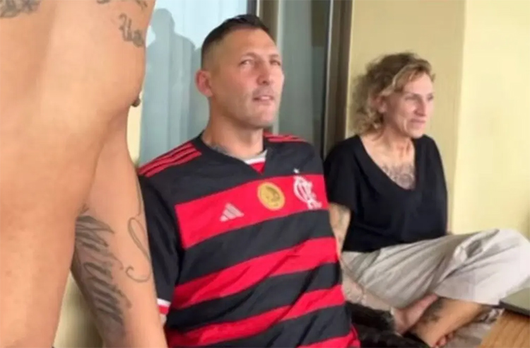 Materazzi veste o Manto Sagrado do Flamengo