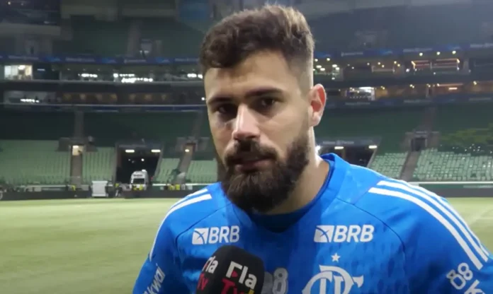 Matheus Cunha goleiro do Flamengo contra o Palmeiras na Copa do Brasil