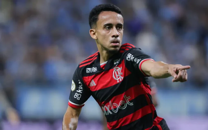 Matheus Gonçalves em campo pelo Flamengo 2024