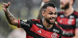 Michael comemora gol pelo Flamengo em 2024
