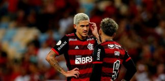 Pedro e Gabigol em campo pelo Flamengo