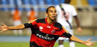 Rafinha marca e comemora gol contra o Vasco em 2012