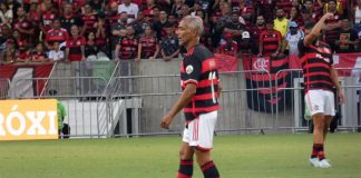 Romário na despedida de Adriano Imperador no Maracanã