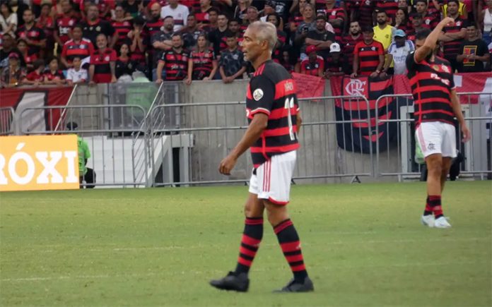 Romário na despedida de Adriano Imperador no Maracanã