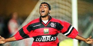 Romário comemora um dos seus quatro gols contra a La U, na goleada do Flamengo por 7x0 em 1999
