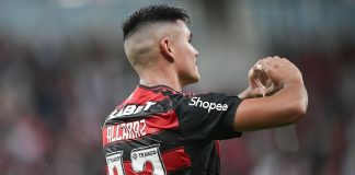 Alcaraz comemora seu gol pelo Flamengo contra o Sampaio Corrêa