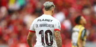 Arrascaeta Camisa 10 do Flamengo em campo contra o Volta Redonda