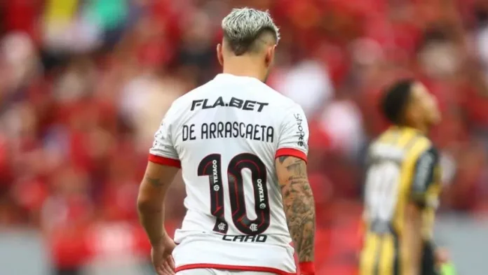 Arrascaeta Camisa 10 do Flamengo em campo contra o Volta Redonda