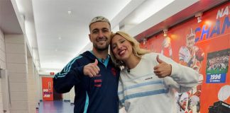 Arrascaeta e a jornalista Isabelle Costa