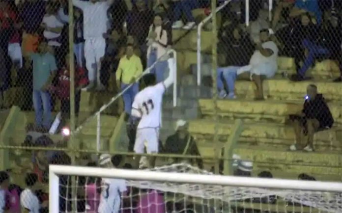 Bill comemora gol do Flamengo na vitória sobre o São Bernardo na Copinha 2025
